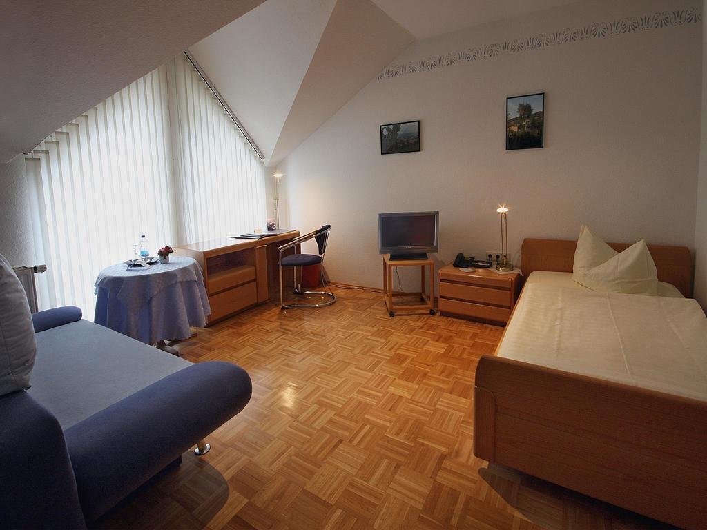 Hotel Garni Zur Bergstrasse Zwingenberg  Kamer foto