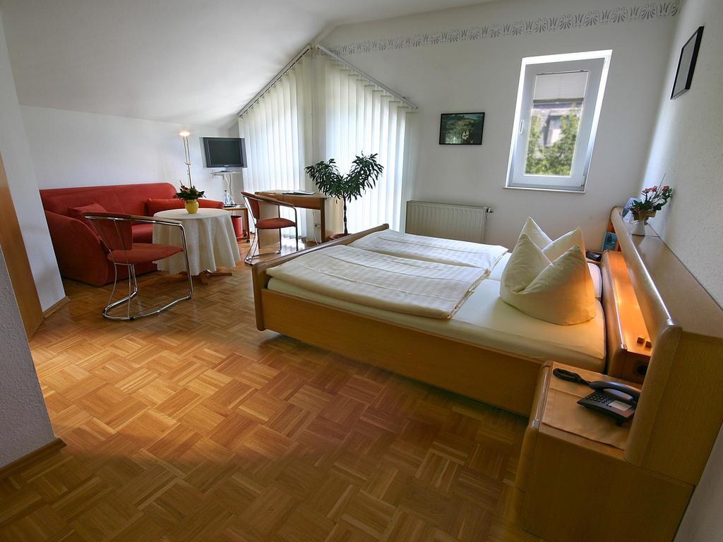 Hotel Garni Zur Bergstrasse Zwingenberg  Kamer foto